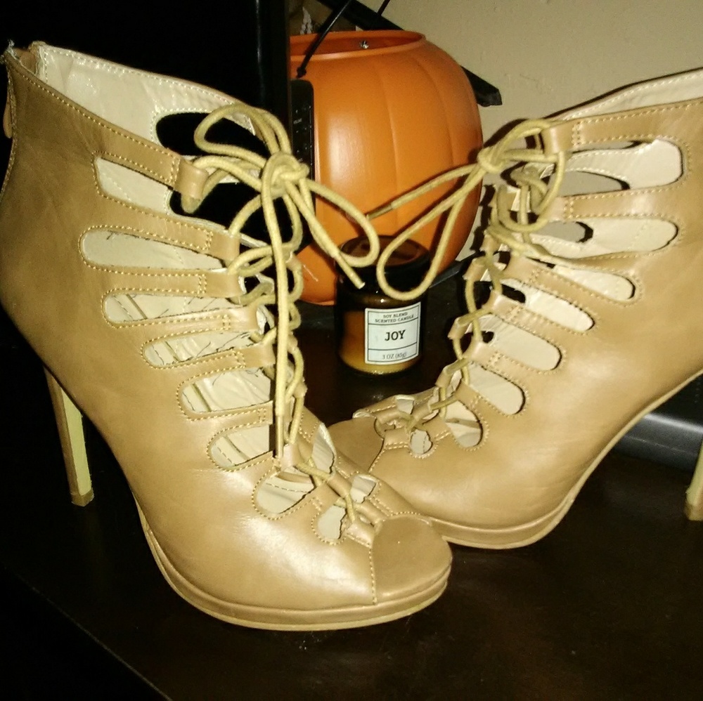 Tan String lace heels